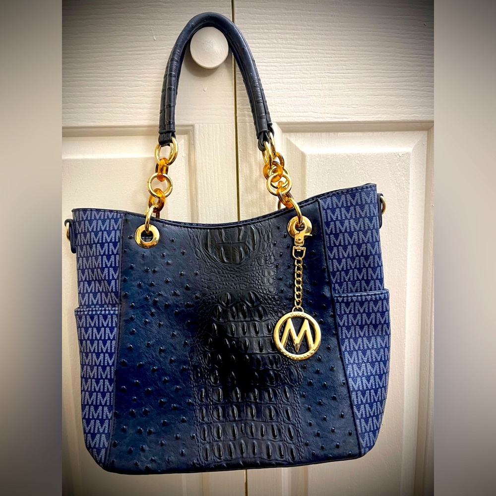 Mia K Collection, gently used, 13”w X 10”h X 5”deep. No blemishes/stains